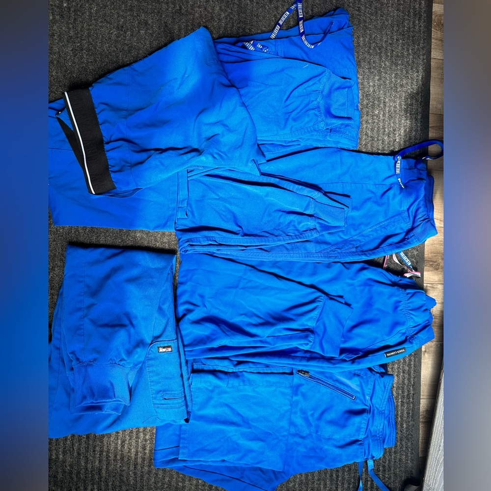 Women’s scrubs